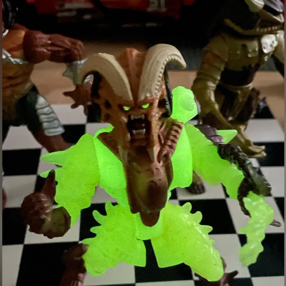 Kenner Predators (3) - Picture 7 of 8